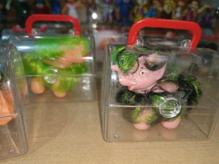 10 scatole diverse, action figure tipo Little Pony anni '80