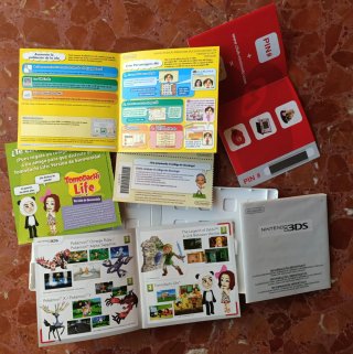 LOTE 2 CAJAS VACÍAS DE JUEGOS. 3DS Y PS4