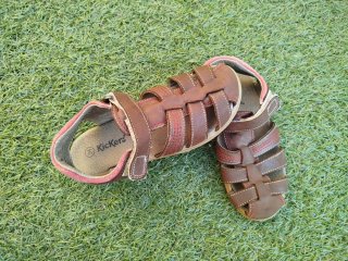 Sandalias piel infantil Kickers T34