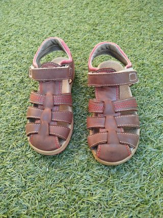 Sandalias piel infantil Kickers T34