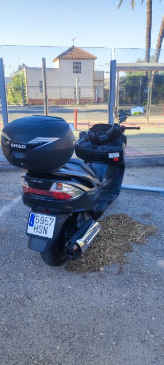 Suzuki Burgman 400 Negra