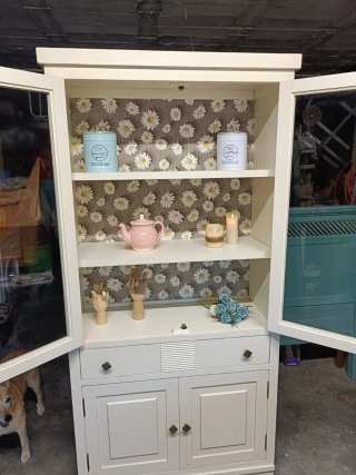 Vetrina in legno e vetro beige