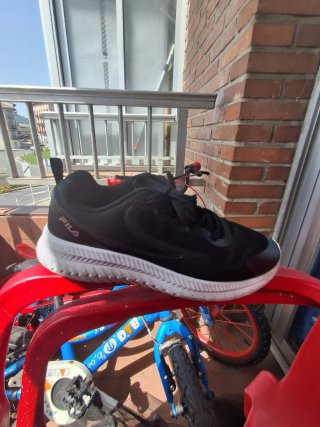 Zapatillas Fila Negras Deportivas Ligeras