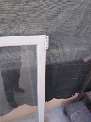 Ventana de aluminio blanca