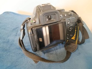 Nikon D5100 + Objetivo 18-55mm + Funda