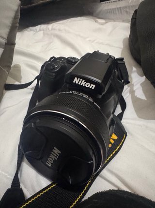 Cámara Nikon Negra p1100.