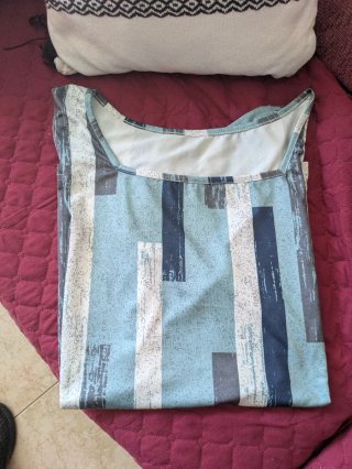 Camiseta estampada rayas verdes,blancas y negras