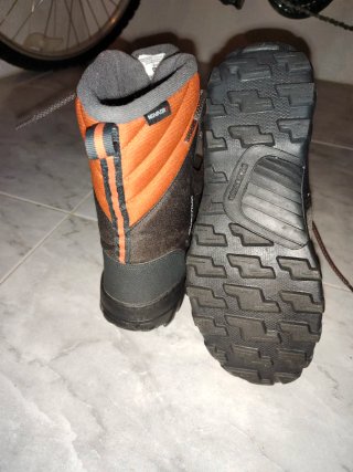 Botas Quechua Marrones y Naranjas