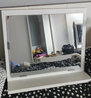 Piccolo specchio da trucco