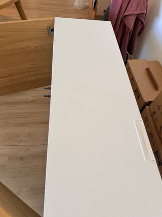 Mueble Besta IKEA cristal blanco y patas
