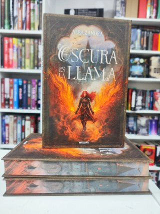 Oscura es la llama (edición limitada con cantos...