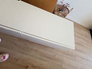 Mueble TV Besta Blanco Patas y Puertas Lacado