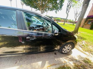 Peugeot 208 2012