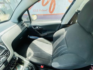 Peugeot 208 2012
