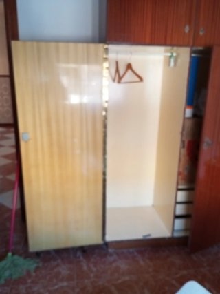 Armario antiguo de madera