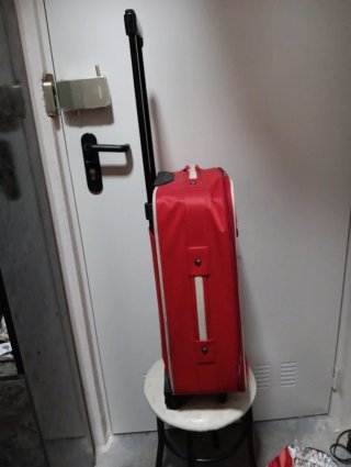 Maleta de viaje roja