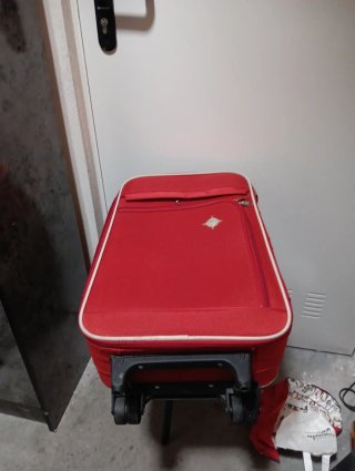 Maleta de viaje roja