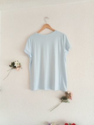Camiseta azul con Mariposas y Flores TL
