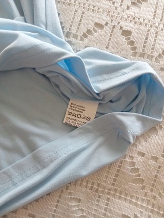 Camiseta azul con Mariposas y Flores TL