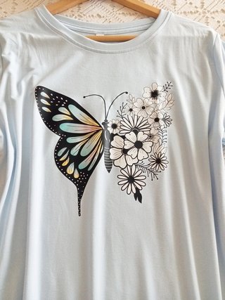 Camiseta azul con Mariposas y Flores TL