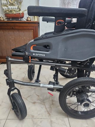 Silla de ruedas electrica  marca Karma