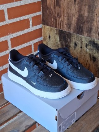Nike Air Force 1 Niño N° 31.5 Modelo IO-7401-001