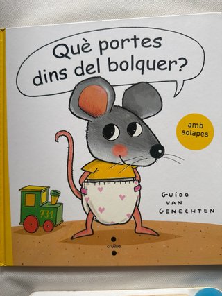 Vaig tot sol al lavabo amb sons divertits i una...