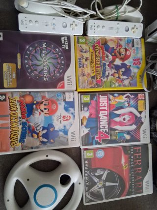 Consola Wii + Volante y Juegos