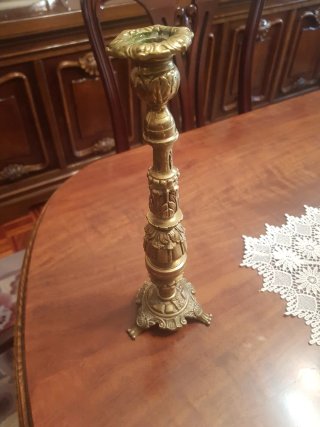 Candelabro de bronce antiguo
