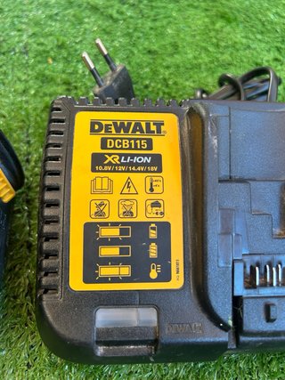 Cargador y 2 Baterías Dewalt 18V