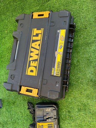 Cargador y 2 Baterías Dewalt 18V