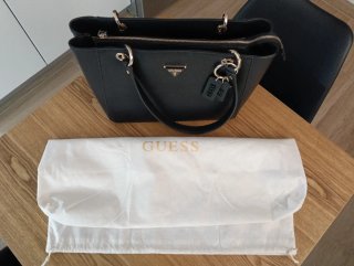 Bolso Guess Negro Usado unas horas para un evento.