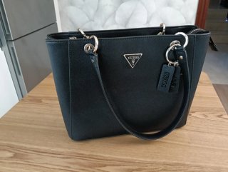 Bolso Guess Negro Usado unas horas para un evento.