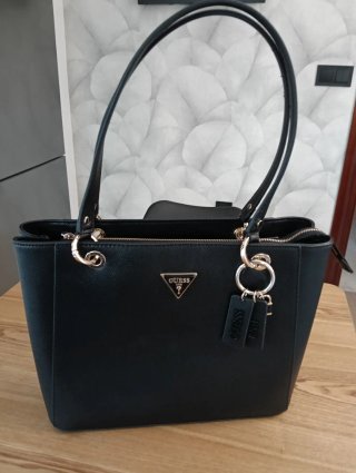 Bolso Guess Negro Usado unas horas para un evento.