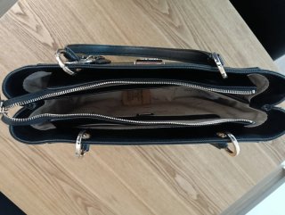 Bolso Guess Negro Usado unas horas para un evento.