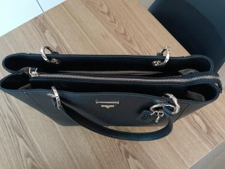 Bolso Guess Negro Usado unas horas para un evento.