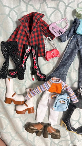 Set di Abbigliamento e Accessori per Bratz