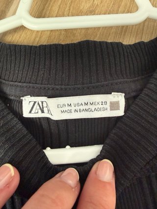 Top negro canalé Zara