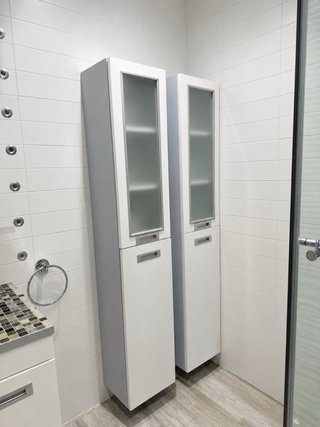 Colonne da bagno bianche e blu