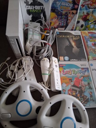 Lote Nintendo Wii con juegos y accesorios