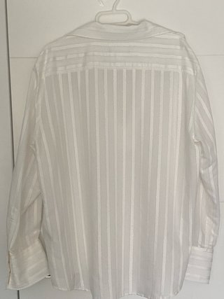 Blusa blanca con hilo plateado