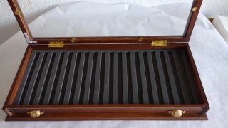 Espositore per penne stilografiche in legno e vetro