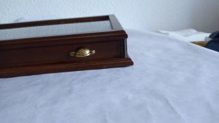 Espositore per penne stilografiche in legno e vetro