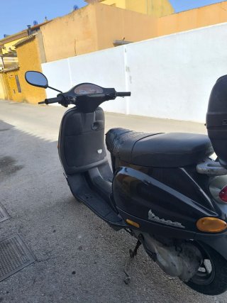 Vespa ET2 Negra