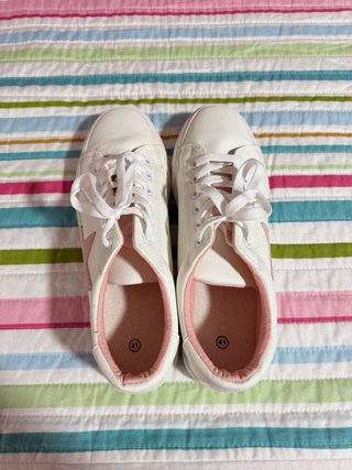 Zapatillas Blancas con Estrella Rosa