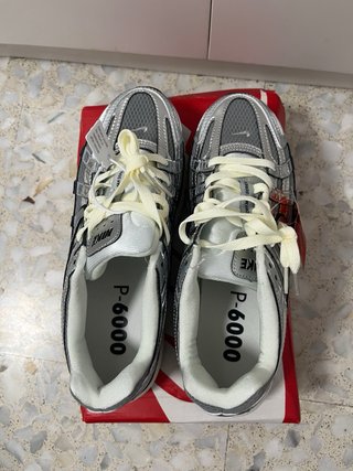 Zapatillas Nike P-6000 Plata y Blanco