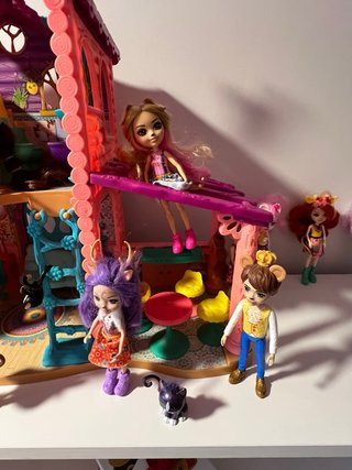 Casa Muñecas Enchantimals + Muñecas