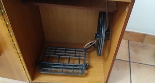 Máquina de coser Alfa Eibar antigua con mueble