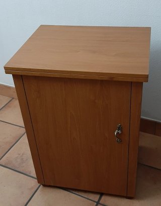Máquina de coser Alfa Eibar antigua con mueble