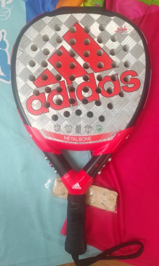 Adidas Metalbone Pala Padel + 2 Camisetas